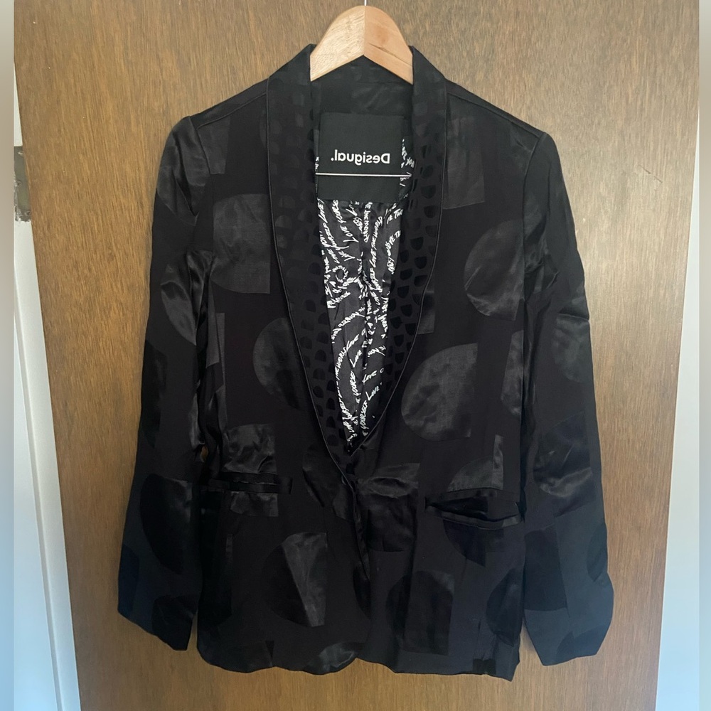 Desigual silky blazer with mix pattern. NWT